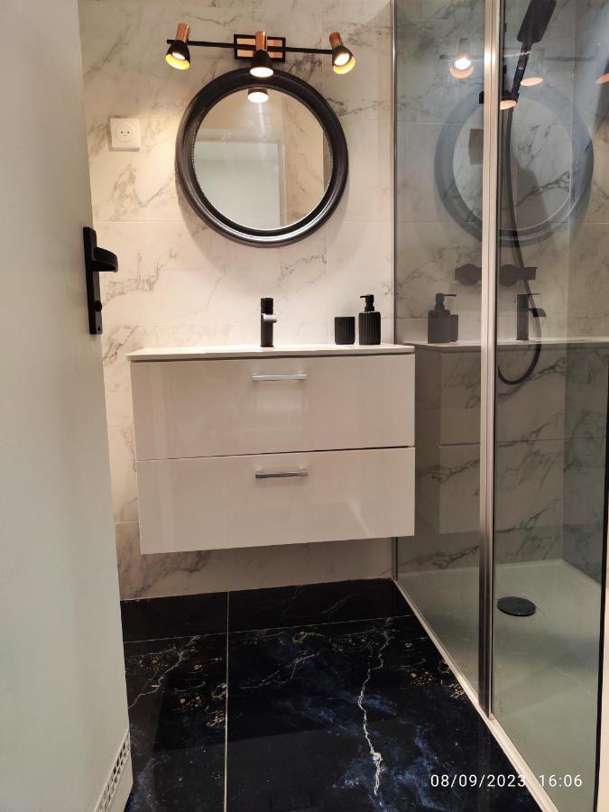 Studio Avec Jaccuzzi Saintry-sur-Seine Bagian luar foto