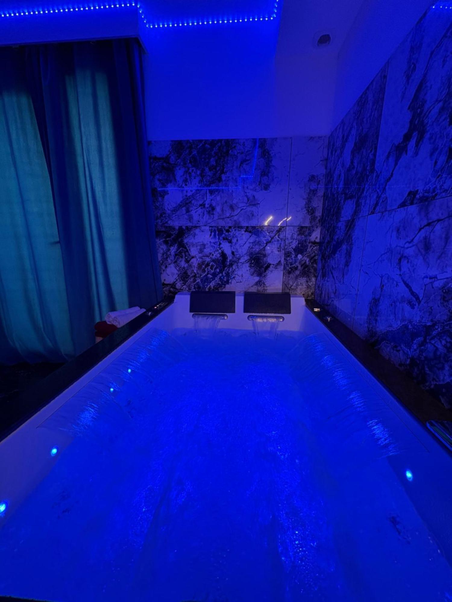 Studio Avec Jaccuzzi Saintry-sur-Seine Bagian luar foto